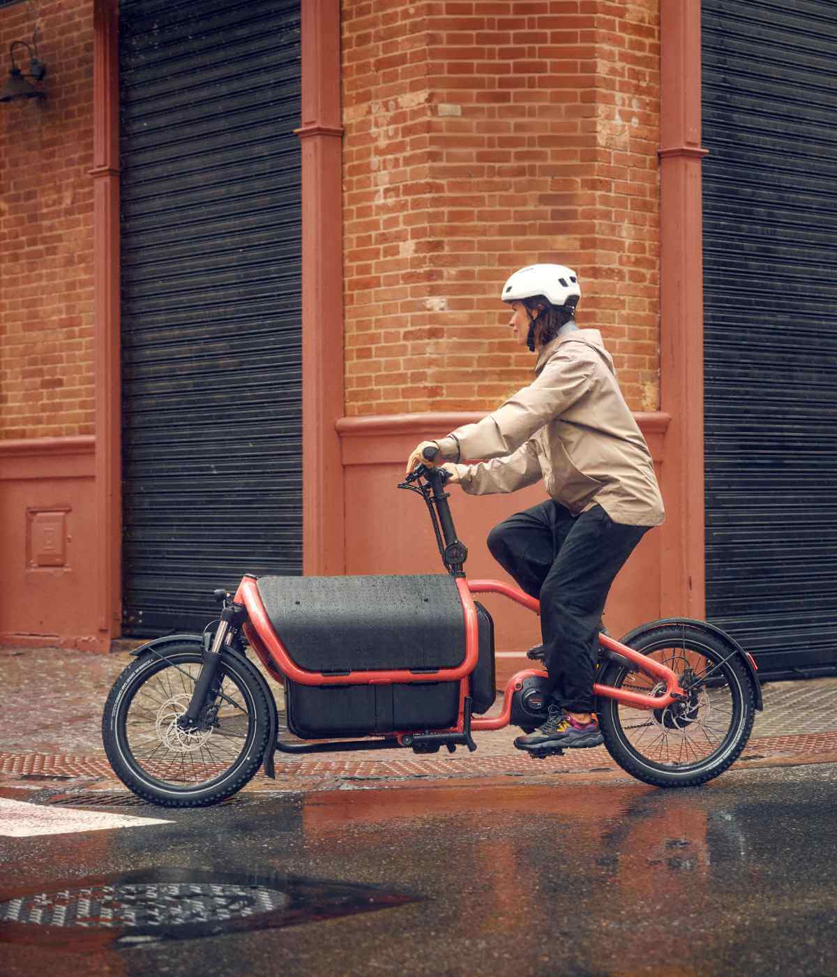 Cycling in Canada in the rain on a Carrie2