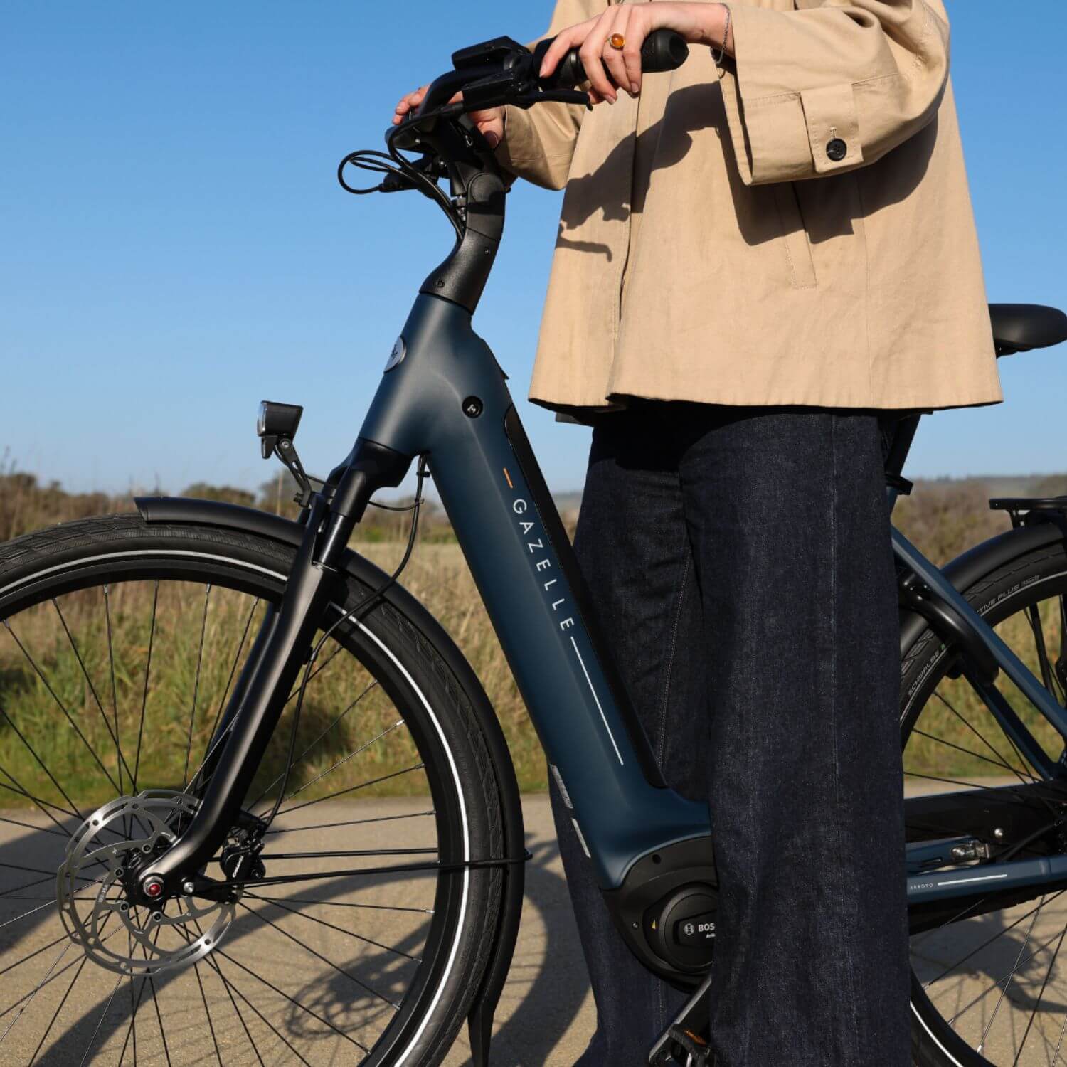 Gazelle Arroyo C8 comfort electric bike with suspension fork Canada