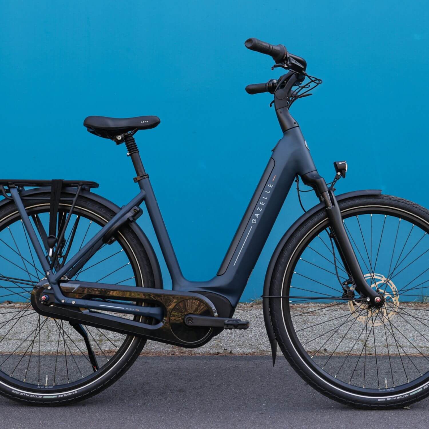 Gazelle Arroyo C8 electric bike for commuting in Ottawa Ontario with Bosch Smart System