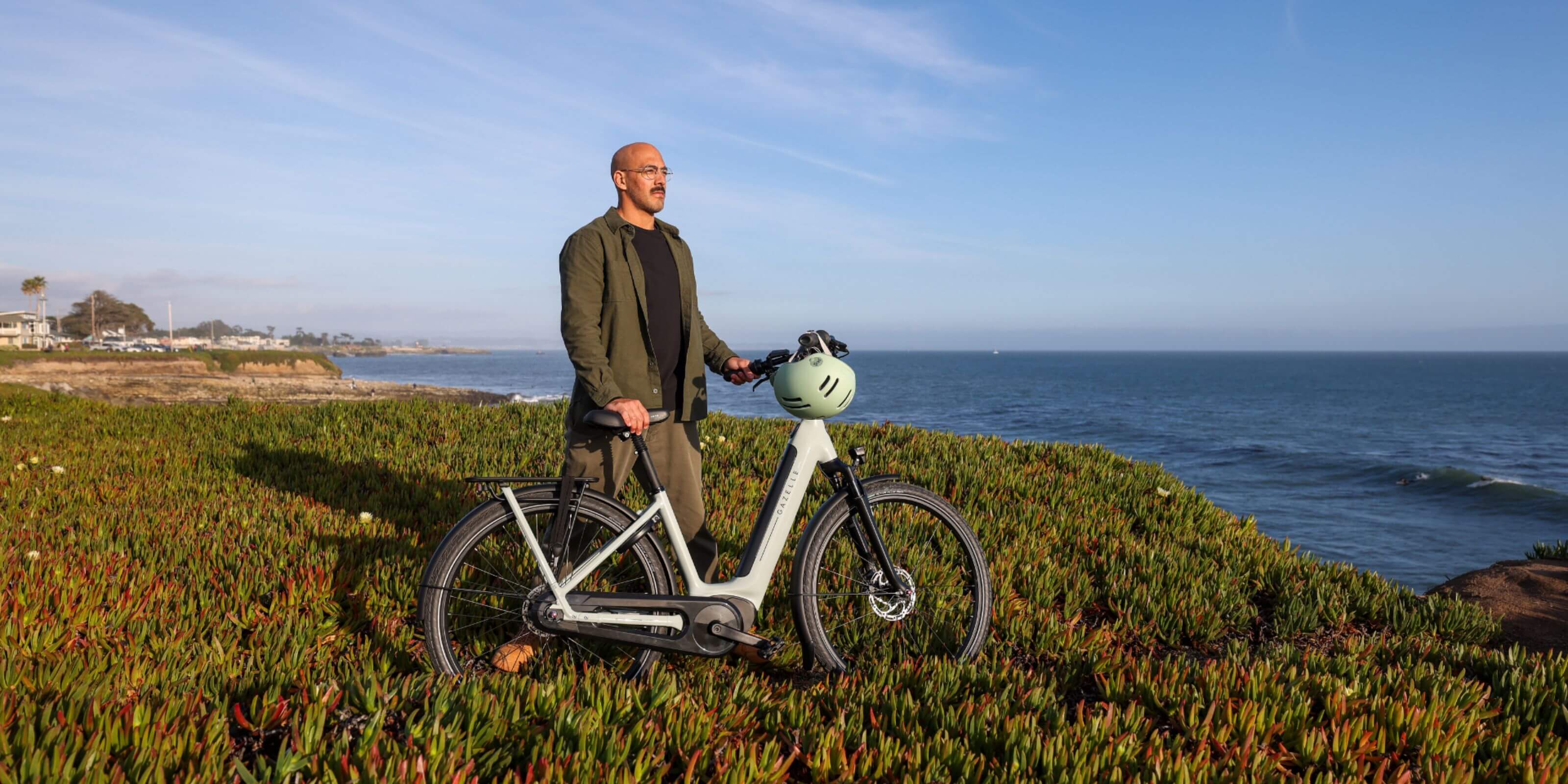 Gazelle Arroyo C8 step-through Bosch eBike for city commuting Canada