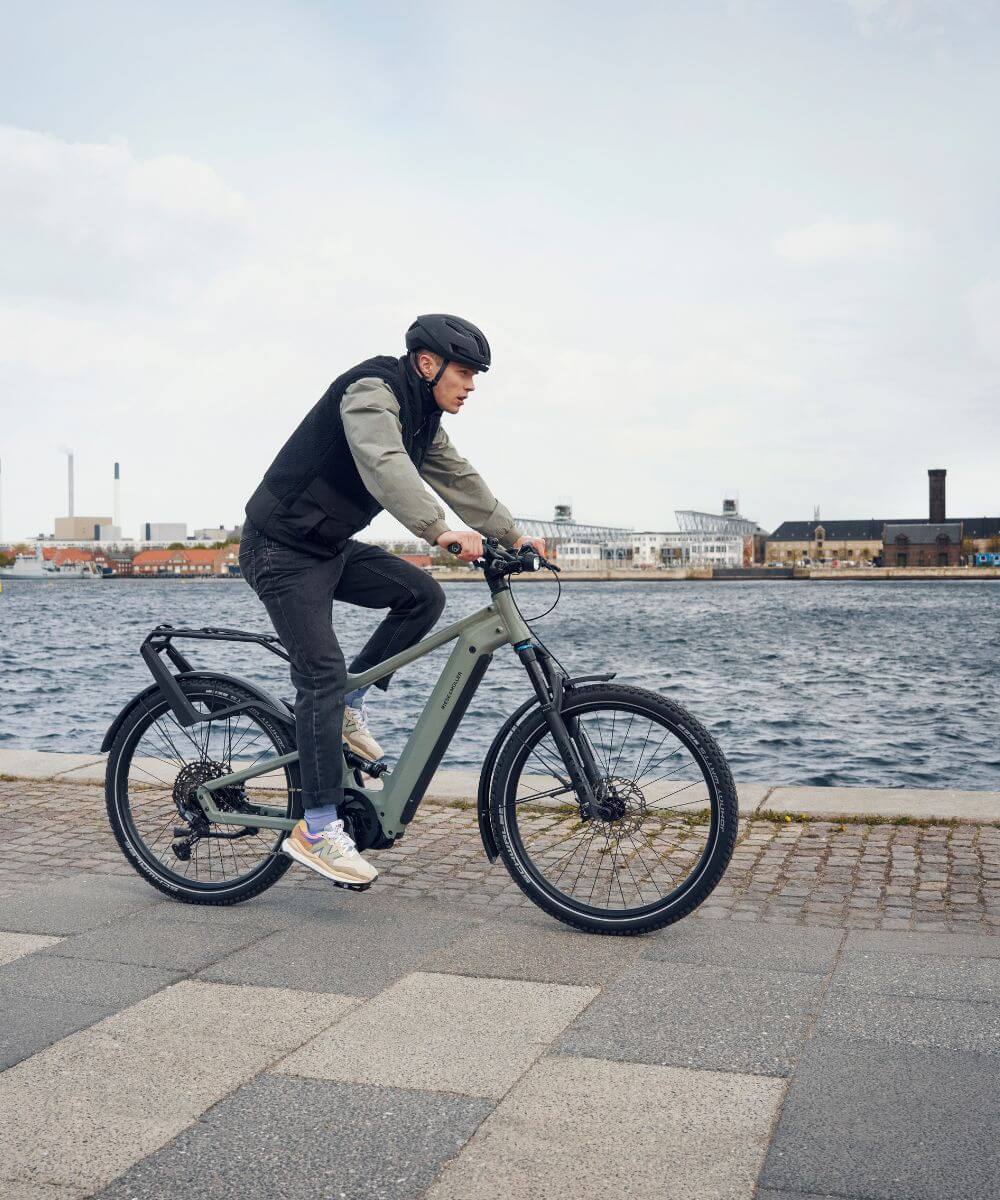 ebike rider cycling in victoria british columbia