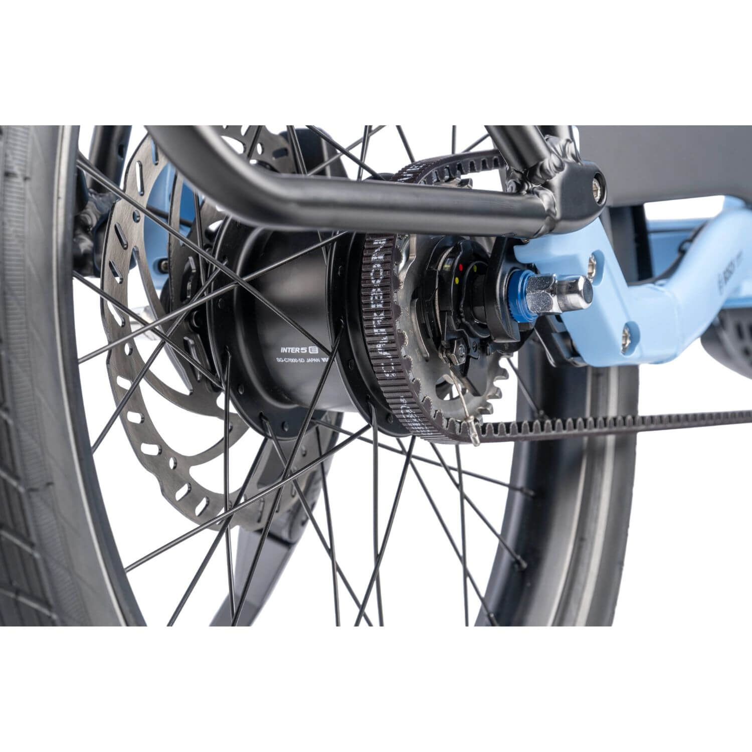 Tern HSD P5i's Shimano Nexus 5 internally geared hub and Gates Carbon Drive belt on the rear wheel.